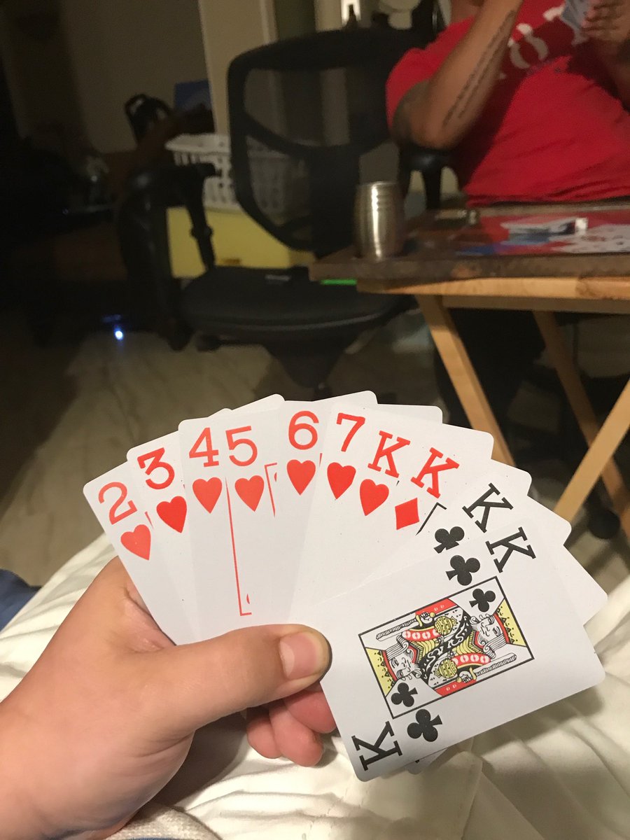 2swiftCoco's tweet image. Patiently winning 10 dollar game between two people