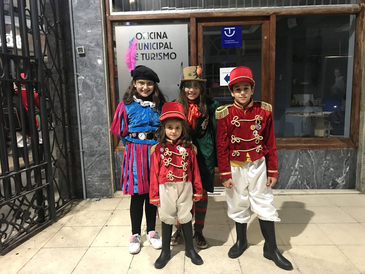 Te das cuenta cómo pasa el tiempo cuando los pequeños de la casa disfrutan del carnaval con nuestros disfraces de años anteriores 😍 #CarnavaldeBadajoz #Murguitis