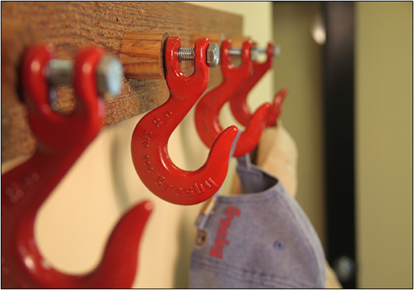 thecrosbygroup's tweet photo. Have you ever seen a better looking hook rack? This beauty is made up of four 5/16 Crosby Clevis hooks and looks great in the entry hall. What's a creative way you've used your Crosby product? #hookedoncrosby #hookrack https://t.co/a3xd89E6jY