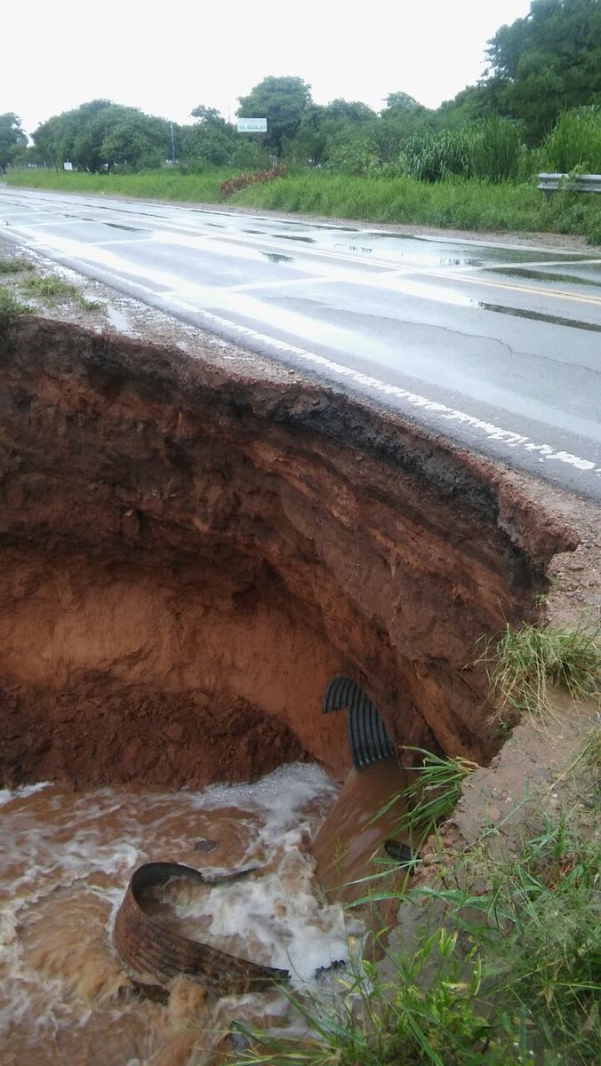 SalvemosVidasS's tweet photo. [ATENCIÓN]
#CORTES TEMPORALES Y MEDIA CALZADA por acumulación de agua, caída de árboles o erosión en la calzada
#RN34 km 1409 altura Coronel Cornejo
#RN40 tramo Saladillo - Abra del Acay
#RN50 Bermejo / Orán
#RP44 San Carlos
EVITE ZONAS - No viaje de noche
Foto: BSalazar
#SV #DNV https://t.co/cECANp4mKB