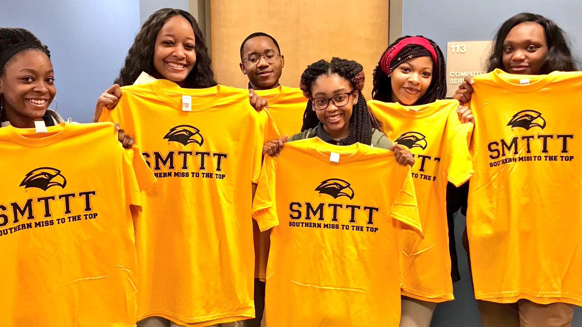 USM_Alex's tweet photo. #SMTTT from seniors at Canton High School!! #GoingGold #ChooseUSM 💯 https://t.co/TXn7vQeoMZ