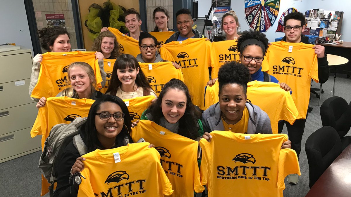 USM_Alex's tweet photo. @nwrhs seniors are ready to join the Golden Eagle family!! #GoingGold #chooseUSM #SMTTT 😻🖤 https://t.co/3TQQj7mUq8