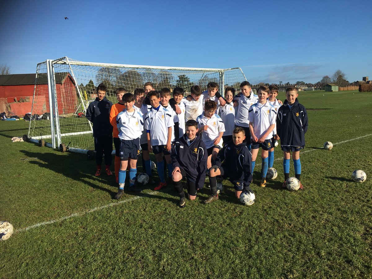 Great day of training for this years South West team at @SherborneFtball <a href="/SherborneSchool/">Sherborne School</a> and a great q &amp; a with Yeovil’s on loan striker from Southampton <a href="/Ryan_Seager/">Ryan Seager</a>