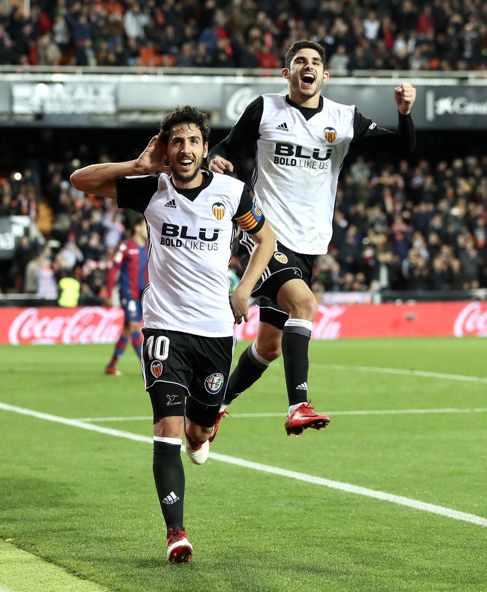 NatxoHernandez's tweet photo. Anit no vaig ficar aquesta foto pensant en que no es va guanyar de la forma més justa però, ahí estem, tercers 💪🏼 #amunt #valencialevante #derbi #liga #valenciacf #futbol #daniparejo #gonçaloguedes #guedes @superdeporte_es #mestalla #vcflud #amuntvalencia #parejo https://t.co/0Emesih7Lx