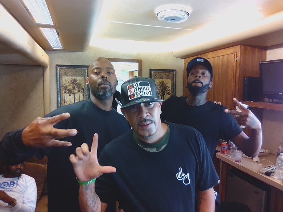 UNGRADIOSTATION's tweet photo. #Compton We Got #DjAladdin Classic Mix About To Come Up @DjQuik 'Just Like Compton' In The Mix. Tune In https://t.co/z3LzsYWND6 'Hood High' By @HORSESHOEGANG Ft @SauceThaBoss &amp; The #BigHomieMADMANIn The Cut Join Us #Alcoholiks Coming Up Shortly https://t.co/3iudG40KOy