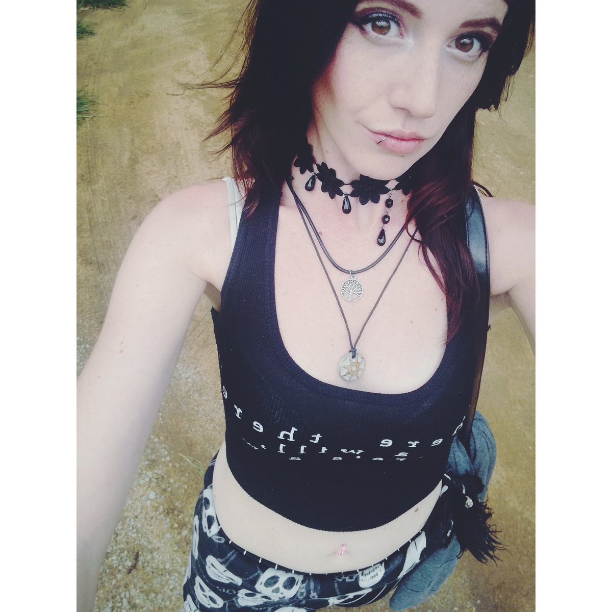 KyraScott11's tweet photo. I love this outfit 😍
#makeup #alternativegirls #girlswithpiercings #piercings #pretty #girlswhosmoke #ladiesfirst2018 #outfit #fashion #kyrooaar #loveit #models https://t.co/w8frMMeQfP