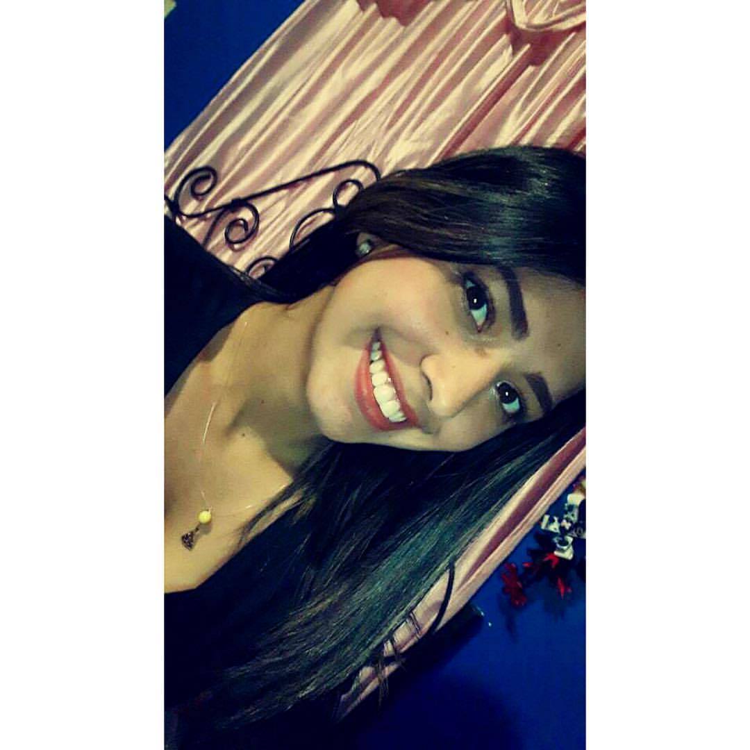 Yesemi18's tweet image. Soy ese beso que a nadie le puedes contar, soy ese secreto que nadie sabe. Soy tu mayor amor, pero el único del que no puedes hablar, soy ese nombre que no puedes pronunciar ni en una noche de fiebre, ni por error, soy lo mejor de tu vida, tú bello recuerdo.