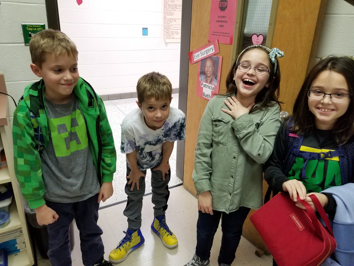 MissB105's tweet photo. We were seeing double in Room 105 this afternoon! #twinsforthewin
 👱‍♂️👱‍♂️👩👩 https://t.co/0giJPFJmG6