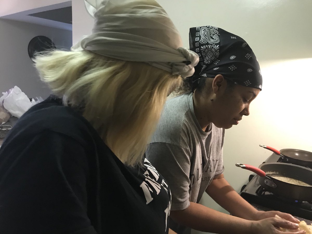 mcrusoe's tweet image. Mom and daughter time. #cookingbreakfast