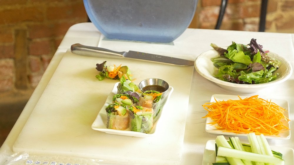 HumorMeAlready's tweet image. Smoked Salmon Avocado Roll - Food of Thailand. Watch video: dld.bz/gvE7p