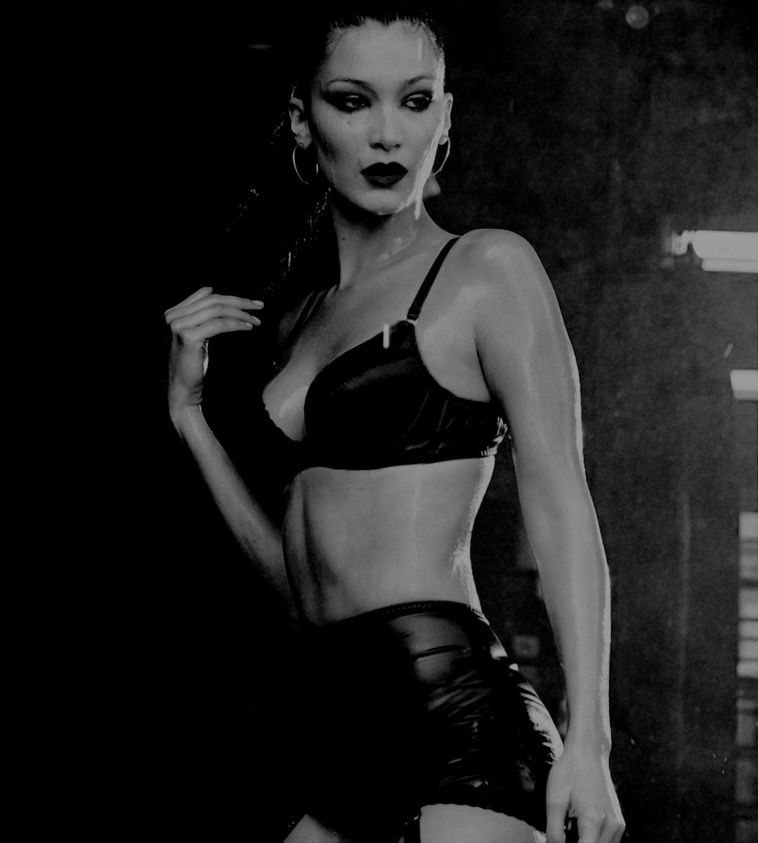 触;

Vieni, mettiamoci nudi e facciamo arte.