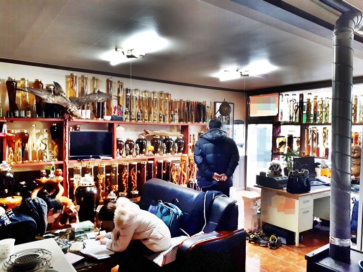 ○ 경기도 특사경, 설명절대비 건강기능식품 및 명절다소비 식품 기획 단속 실시
- 건강기능식품 ․ 명절 다소비식품 등 제조  판매업소 5개분야 502개소 단속 
- 식품으로 사용불가 원료사용, 무허가 식품 제조․판매 등 90개소 적발
- 85개소 형사입건, 5개소는 행정처분 의뢰