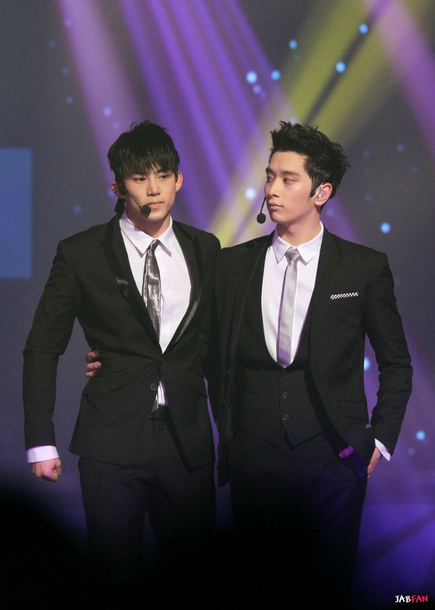 Wiphawan_Thong's tweet image. Brotherhood I care for many younger siblings. This image is very Fins. 😘😘
You make me cry 🐞make me smile🐝 make me feel the love @taeccool  #48day @2PMagreement211