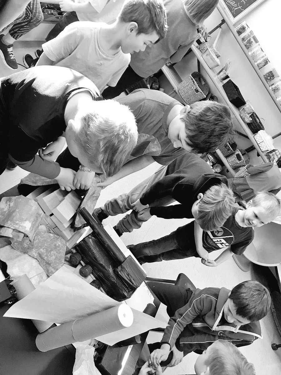 ourstoryroom113's tweet photo. Sharing our vehicles and ramp creations with our @LifeAtSSES friends!  Thank to all of the classrooms for stopping in!!! ❤️🚗🏁✨ https://t.co/rvQRSUGBL5