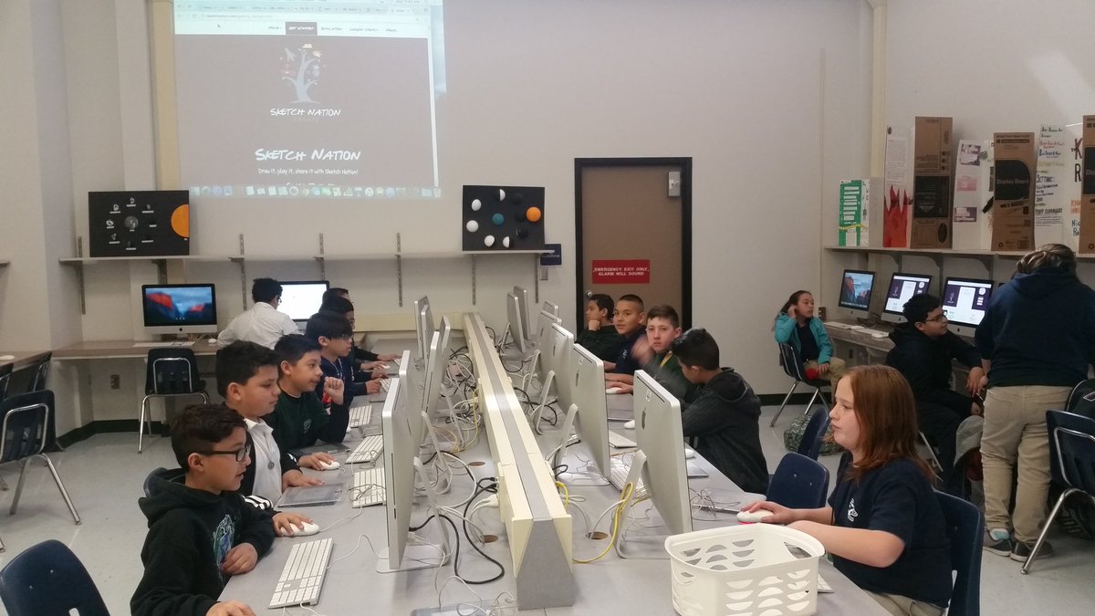 AvalosLibrarian's tweet photo. Create A Video GAME was a hit at the #SliderLibrary during lunch (before the Internet went down) #StallionsLeadtheWay https://t.co/uBHvReSvvS