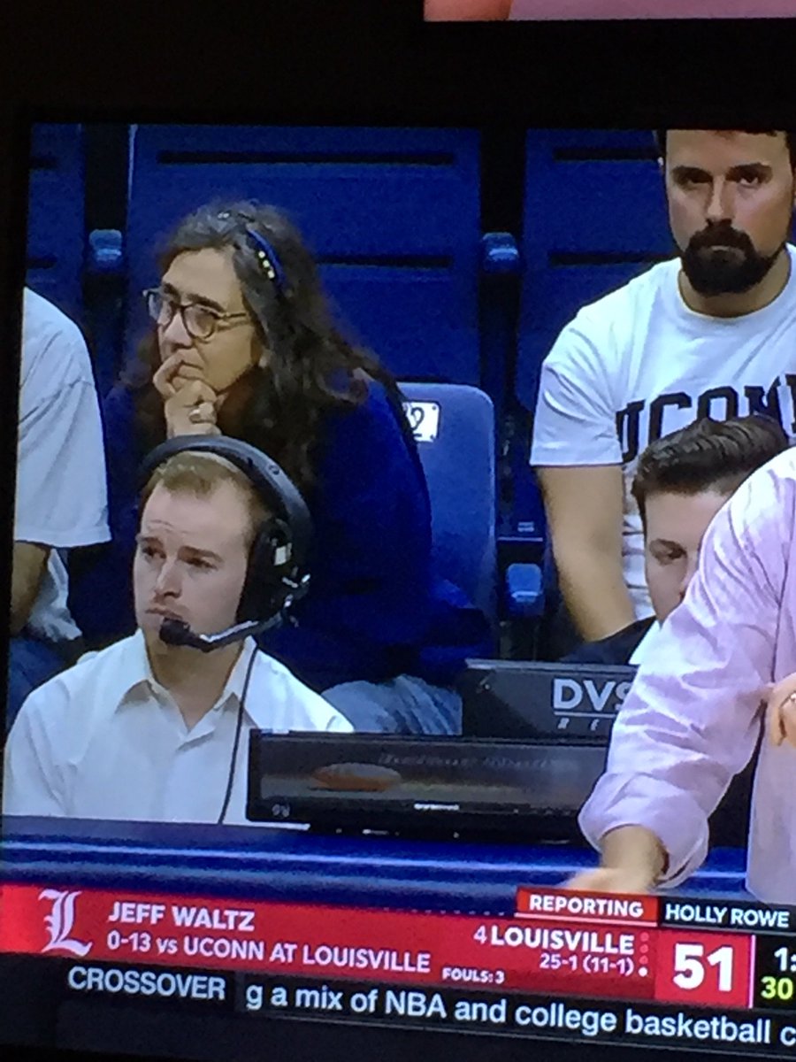 TimCary's tweet photo. C’mon ESPN, please spell the coach’s name right. #Walz #TickerCopyEditorIsMyDreamJob #DoesThatEvenExist https://t.co/ZY6VGla1DV