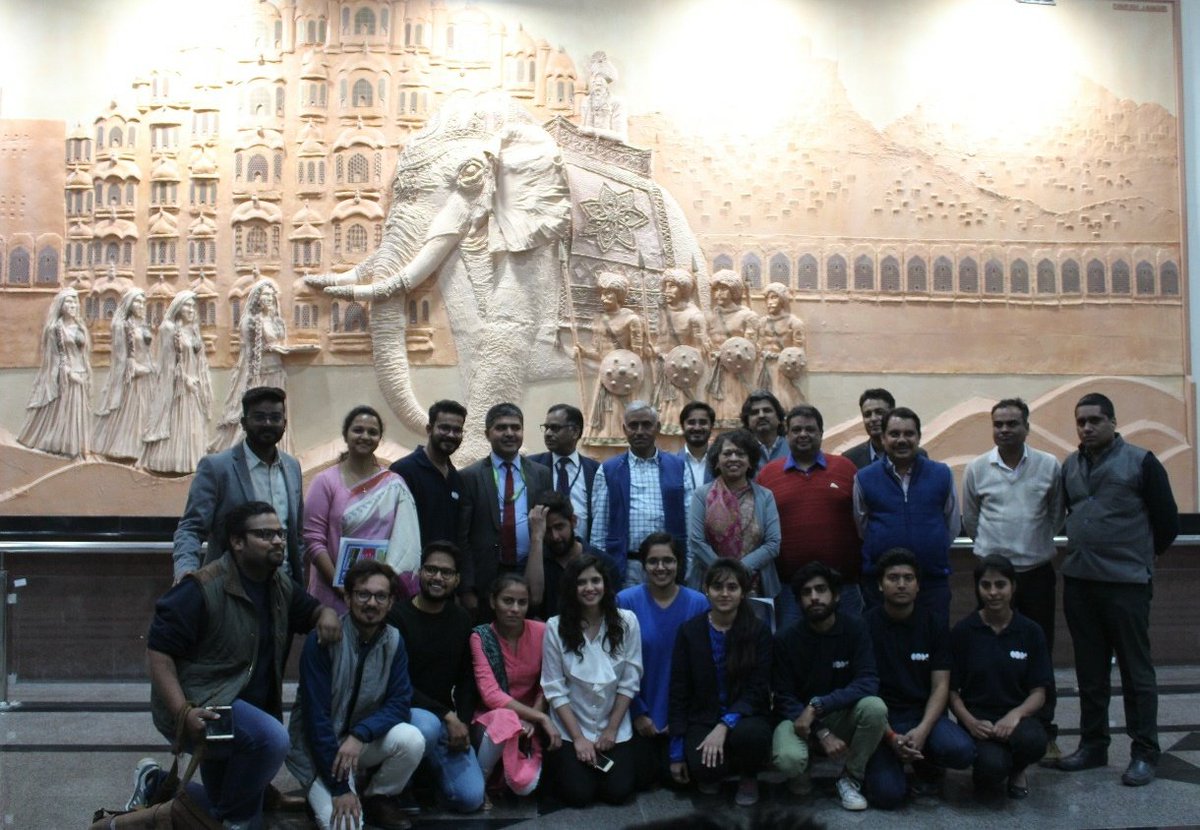 DespLnk's tweet photo. Honoured to meet the young, enthusiastic and talented artists of @CodeAdda who helped us transform the #Jaipur railway station concourse into a beautiful mirror of Rajasthan's artistic heritage. https://t.co/gvUxkhjKDW