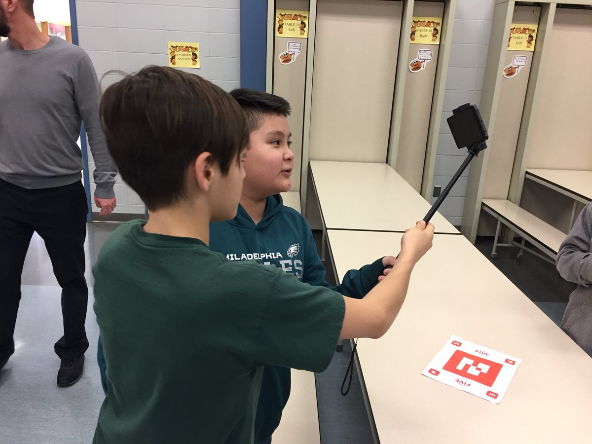 CWuelfing's tweet image. Trying out a Google Expedition of the solar system with @Mr_Smith_Tech So cool!  #sasdnext #googleexpeditions