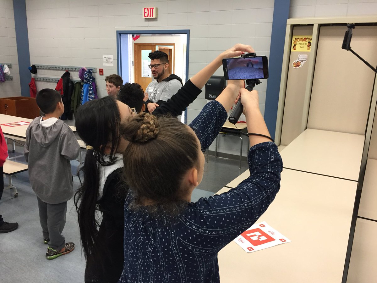 CWuelfing's tweet image. Trying out a Google Expedition of the solar system with @Mr_Smith_Tech So cool!  #sasdnext #googleexpeditions