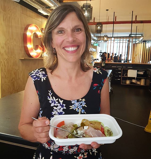 simonejaustin's tweet image. Eat Fish|| My #Smarteatingweek tip to you! @dietitians_association_aus
.
Here is raw kingfish with a delicious vinegar and extra virgin olive oil dressing, added to a greek tomoto salad.
🐟high in omega 3 fats (food good for your mood😊)
🐟 zinc, for your immune system (which i…