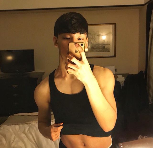 Im_SungJae's tweet photo. 나는 뚱뚱해지고있다 🐷 https://t.co/sKsdljfTEd