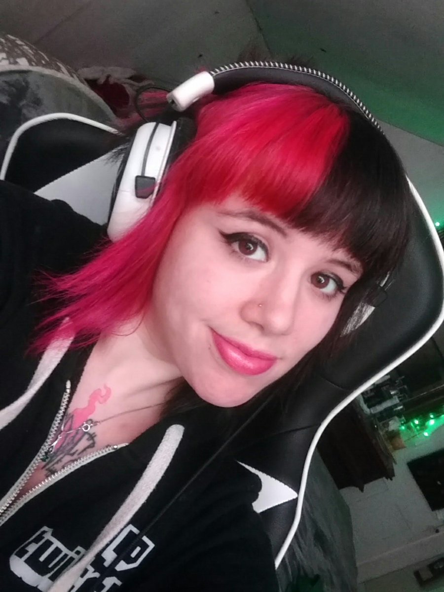 RicinCakess's tweet image. Sometimes I'm cool
#TERM1N8T0R #twitchkittens 

Twitch.tv/ricincakes