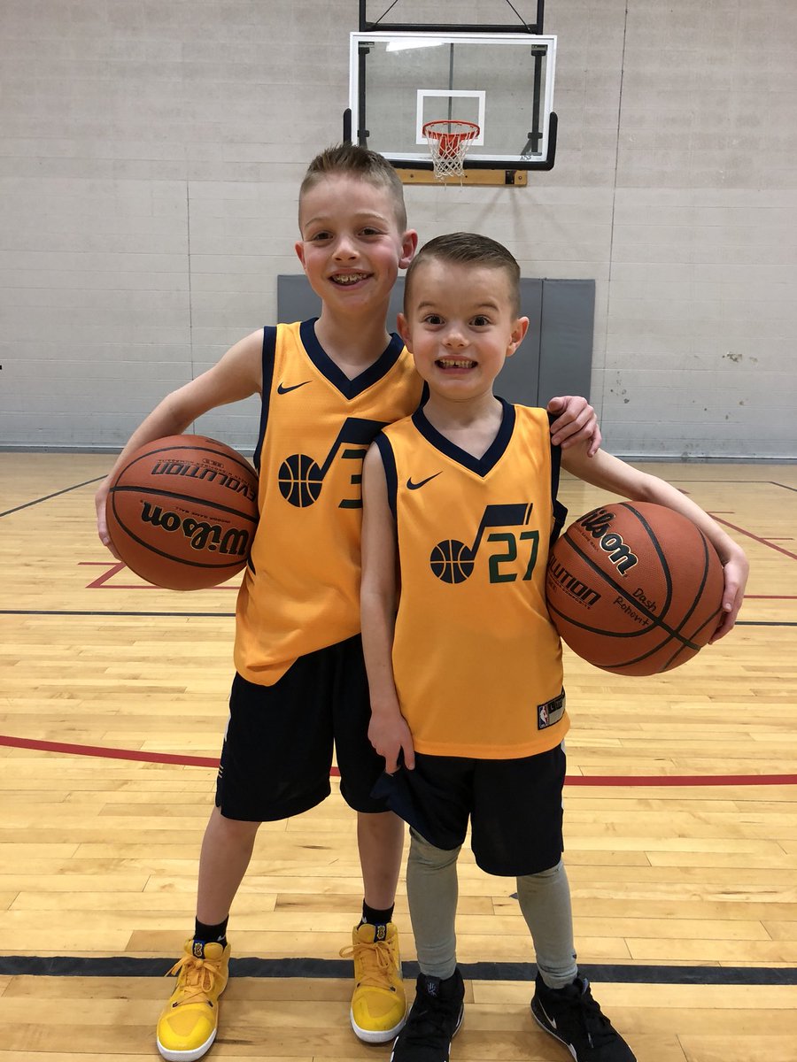 Pregame Warm up!!  #lesolsonit #SASatUTA #TakeNote