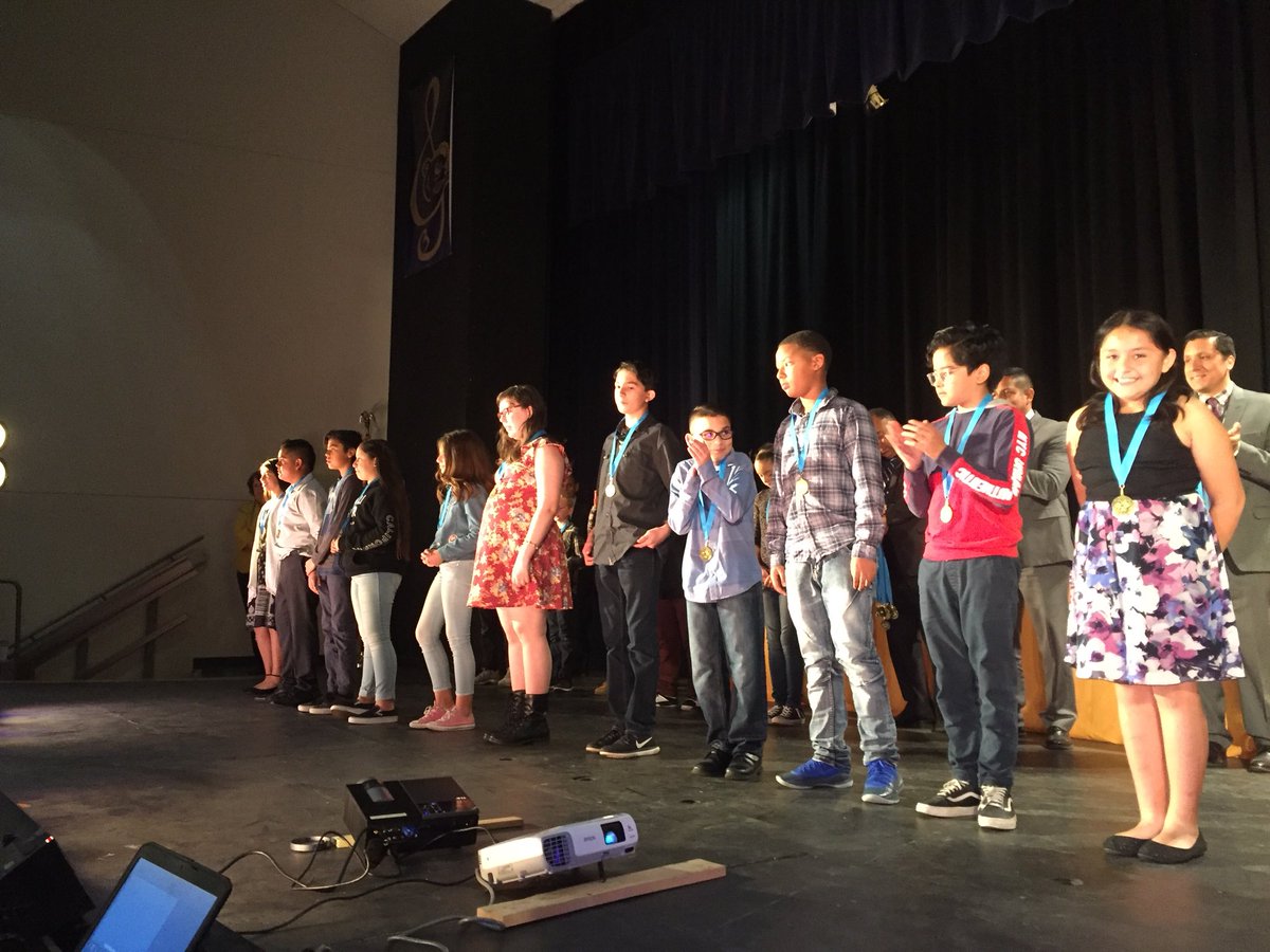 ColtonJUSD's tweet photo. Junior and Senior gold medal winners at the #CJUSD Science Fair! https://t.co/2MDpBsMiQx