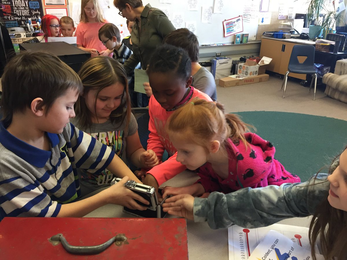 Lesameath1's tweet image. Problem solvers in action-Second graders excited about breakout boxes! Thank you Mrs. Kegley! #FNSBSD #bntmagnet