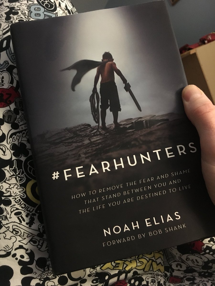 FDMiddleton's tweet photo. @garyvee is my hype man but tonight @noahfineart #fearhunters has some practical applications for me! #dreamchaser #Dreamcatcher https://t.co/xISYIAeRv3