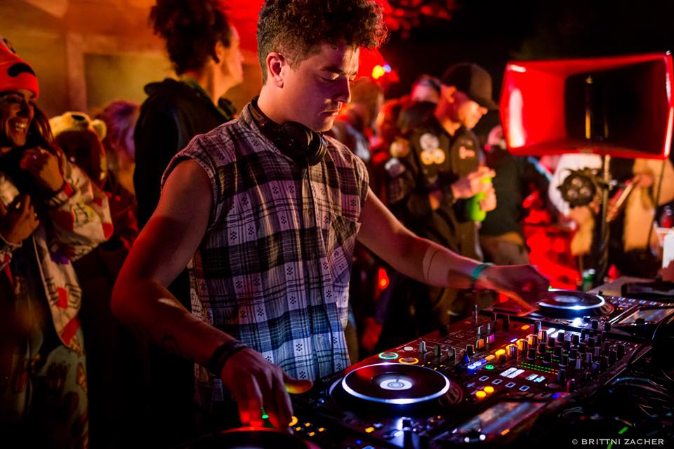 Wanna win a pair of tickets to see <a href="/BillyKennyMusic/">Billy Kenny</a> Live in #NelsonBC this Friday on his #MilkyWayTour? Look no further!
Contest ends Wed 6pm PST: bit.ly/2EnOcET
🎫: showpass.com/billy-kenny/