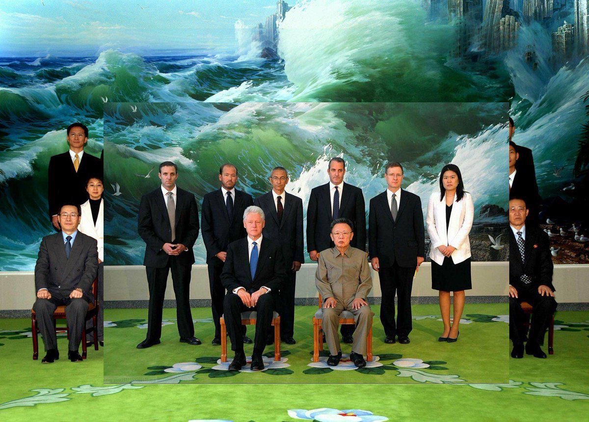 OnTheRedPill's tweet photo. Sitting on Magnolia Sieboldii. Cultivar: Colossus. Watch “Colossus: The Forbin Project.” Background: Nuke>Tidal Wave>NY? AI involved? Matrix real #FollowTheWhiteRabbit #QAnon #QAnon8Chan #DeepState #NWO #NewWorldOrder #Illuminati #TheGreatAwakening #RedNationRising #MAGA #CBTS https://t.co/wgJ8izs4gs