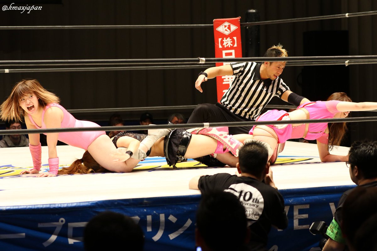 まっくす No Twitter 18 02 12 Wavepro 後楽園大会 第3試合 さくら3wave 広田選手vsチェリー選手vs桃野選手 チェリー 選手を首四の字 足四の字で攻め立てていく 桃野美桜 選手 旧姓 広田さくら 選手 Marvelous Ddtpro プロレスリングwaveが熱い