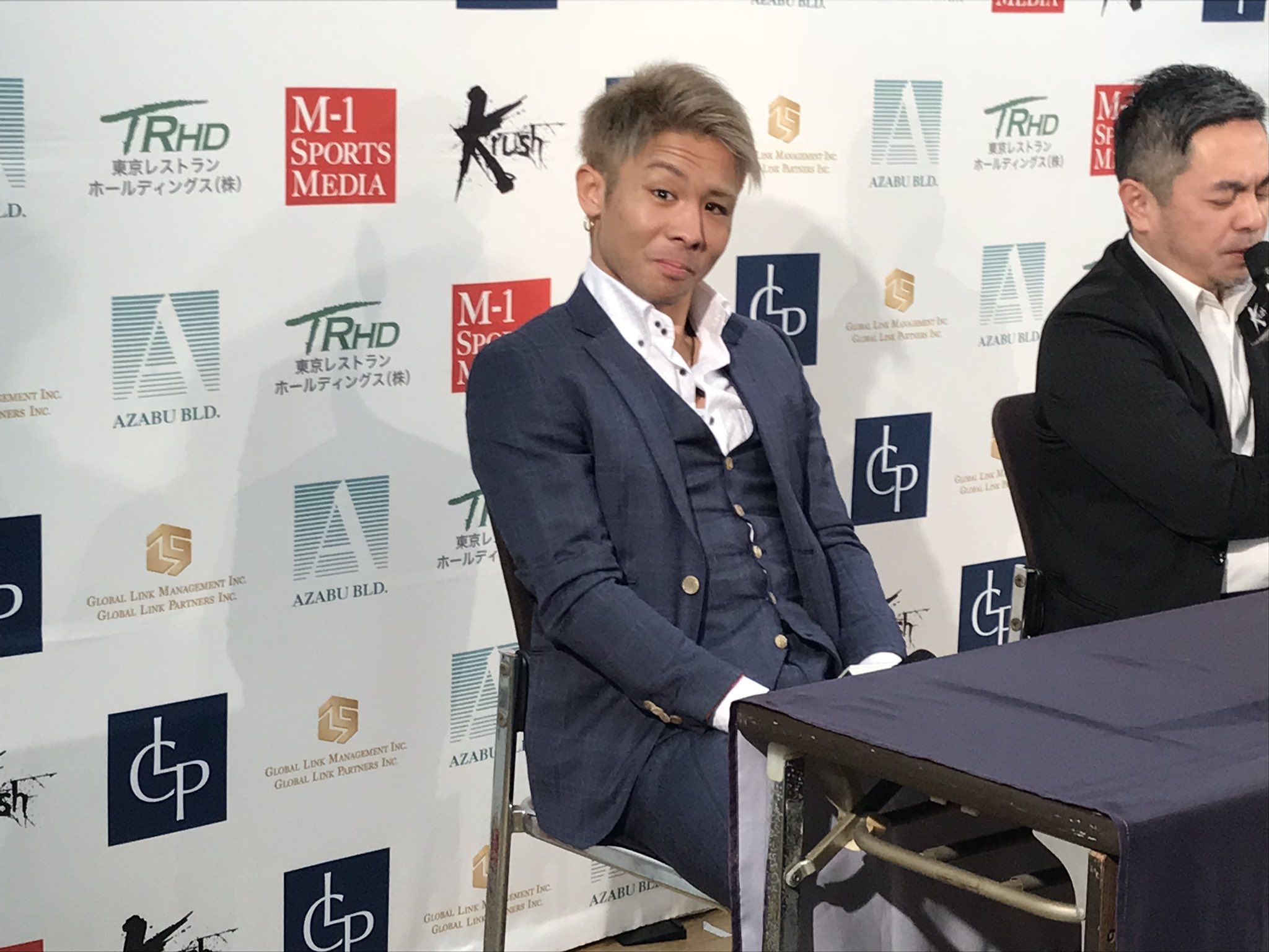 DV4pTSLVAAANl98.jpg:large