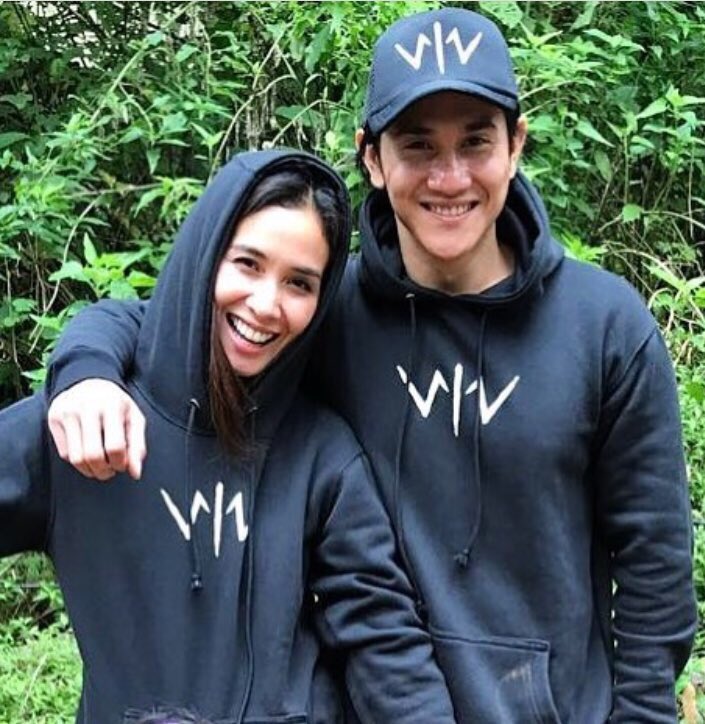 Gw punya 3 Hoodie ini utk kalian. Cukup tebak 3 KARAKTER dr para Pendekar di #WiroSablengUniverse yg akan dirilis siang ini. Sertakan hastag #FilmWiroSableng &amp; #SiapSableng2018 - 3org dgn jawaban tercepat &amp; benar lsg gw kirim hoodienya. Ditunggu s/d 13.00WIB ya!! ✊🏼