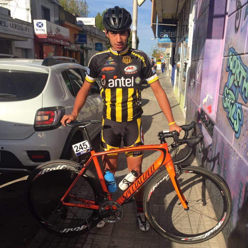 La caravana de Rutas de América; recorrerá Curtina, aproximadamente a las 12 horas de éste martes. Luis Olivera otro de los ciclistas tacuaremboenses,  que luchará por el premio JDT.