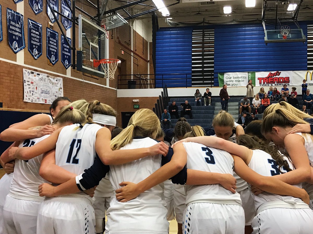 daisybarker14's tweet photo. can't believe the day has finally come but tomorrow is SENIOR NIGHT @ 5:15!!!! we would love to see you all there :) https://t.co/ods6DDSaLr