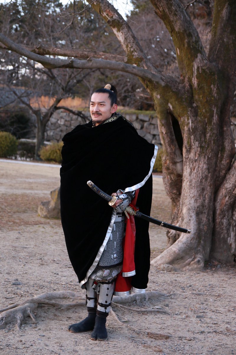 みまっ てぃ マントに包まる信長様 進化系 ご本人曰く テルマ ロマエ 笑 中世ヨーロッパ貴族みたい これはこれでカッコよろしいのではww 名古屋おもてなし武将隊 みまっ てぃ マントに包まる信長様 進化系 ご本人曰く テルマ ロマエ 笑 中世ヨーロッパ貴族みたい これはこれでカッコよろしいのではww 名古屋おもてなし武将隊