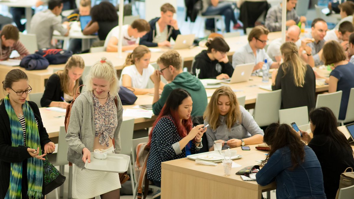 Folia's tweet photo. Steeds meer masteropleidingen selecteren op basis van extra eisen. Een goede zaak? ‘Ik was vierhonderd euro kwijt aan toelatingstoetsen en administratie.’ https://t.co/jOezexGSum https://t.co/yH7zpQ3WRY