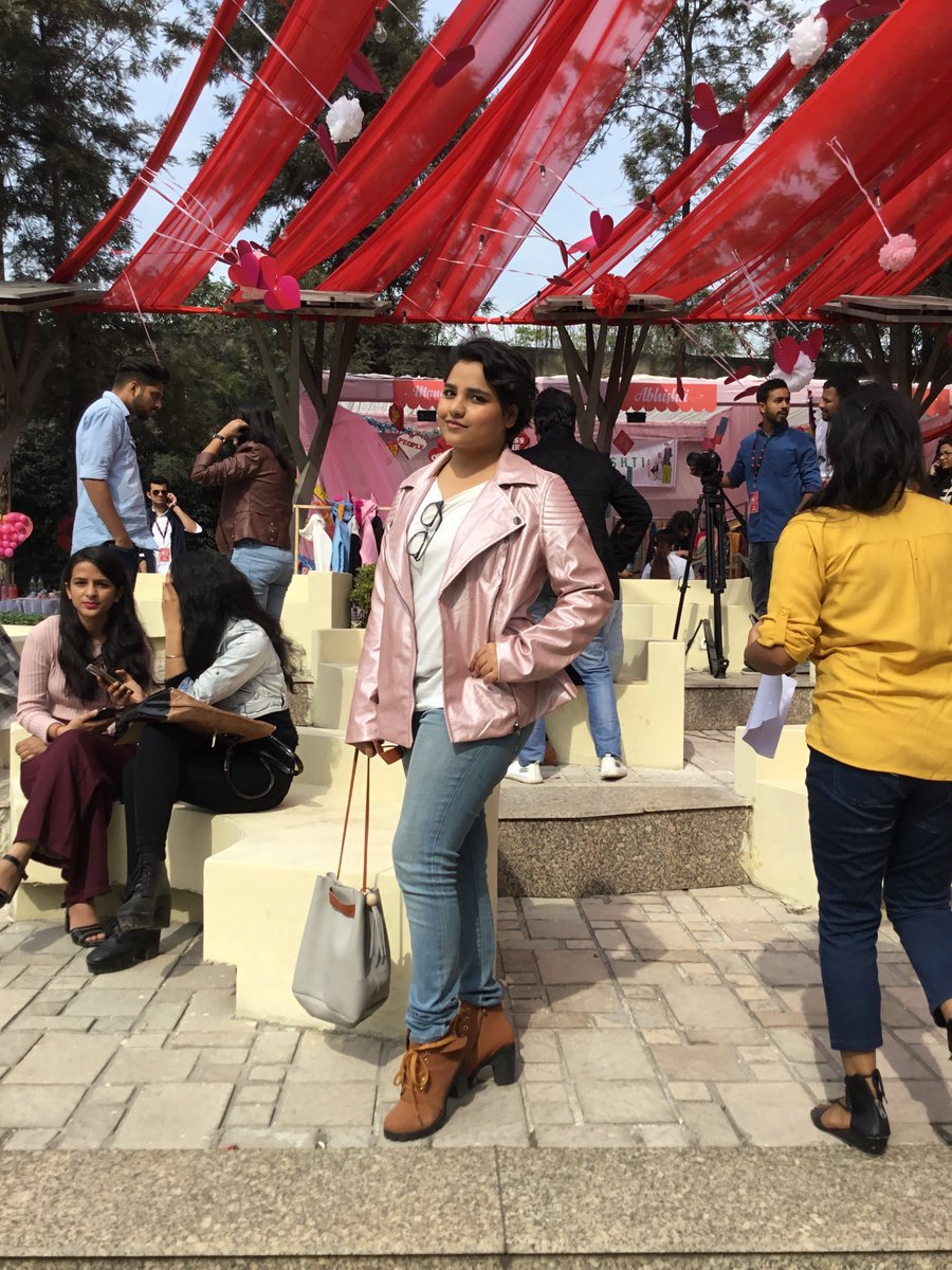 BlurredBiba's tweet photo. At @POPxoDaily Love fest ! Had a great time there...enjoyed a lot and well organised ! #popxolovefest #2018 #onegoldenmile #rubiscotalks Wearing - Jacket from @AllAboutYoubyDP Top from @OnlyIndia @myntra Jeans from @LEVIS and boots and handbag from @clubfactoryapp #hola https://t.co/6vSF9u1SBF