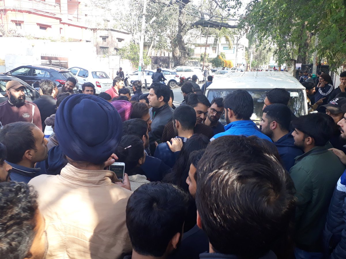 Umerwani99's tweet photo. KAS aspirants meet @YouthJKPDP President @parawahid regarding their deferment of KAS mains. A request for extension of 45 days may be considered on humanitarian grounds. https://t.co/bAcPdZWBTd