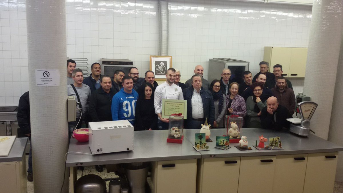 Interesante demostración de Pascua de <a href="/AdanSaez/">Adan Saez Ventura</a> en el Gremi de pastisseria de Lleida. Una jornada llena de pastelería artesana, chocolate y divertidas figuras.