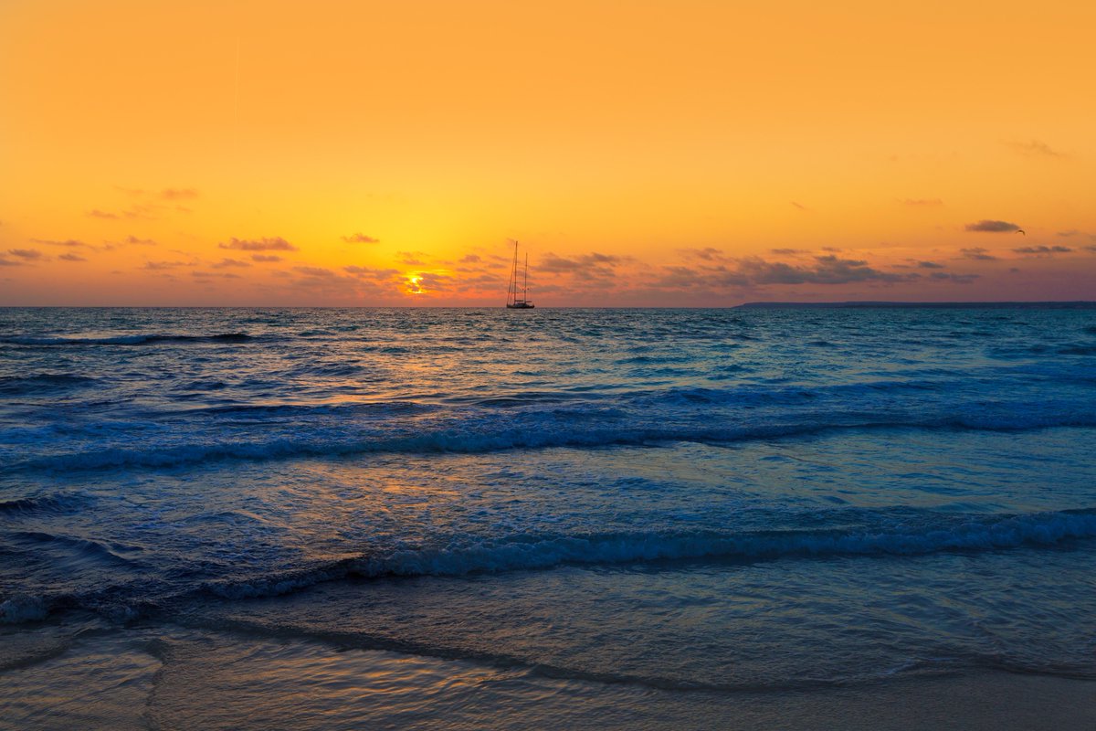 WhyMallorca's tweet photo. Can you think of a better place to watch the sunset?
#whycometomallorca #mallorca #mallorcabeaches #majorca #majorcabeaches #sunset #beautiful #TravelTuesday https://t.co/ewLfqzhLEk