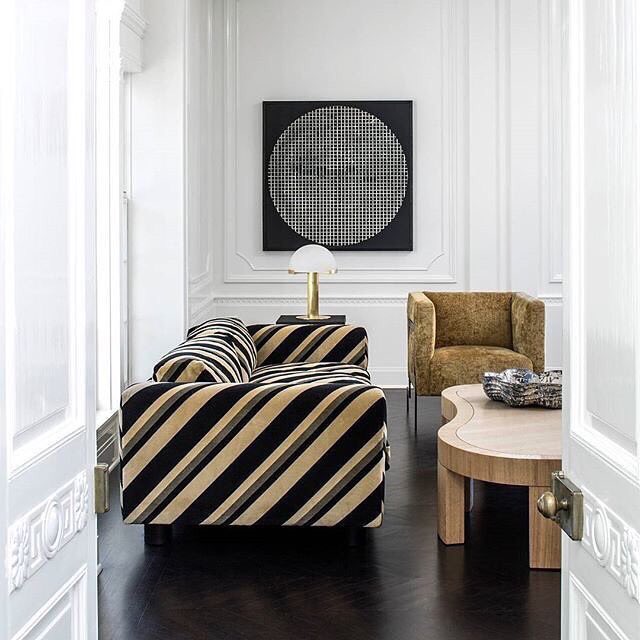 vespiaryhome's tweet photo. Stripes Galore \\\
Kelly killing it with the pattern as usual 👌 Here seen on the chunky low sofa and matching the #neutralhues of the armchair and coffee table. Black floors are always a winner too.
________________________________________________________
Space: @kellywearstler https://t.co/aSV6up7xcg