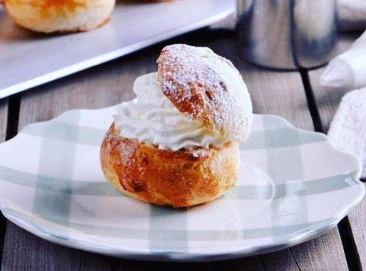 shopnordico's tweet image. ¿Has probado alguna vez un #Semlor? Es un dulce típico en los países #escandinavos que empezamos a consumir justo estas fechas, después de carnaval 😏 Descúbrelo en el blog ¡te enseñamos cómo prepararlo! shopnordico.com/blogs/news/sem…
#shopnordico #recetasnordicas #semla #cocinanordica