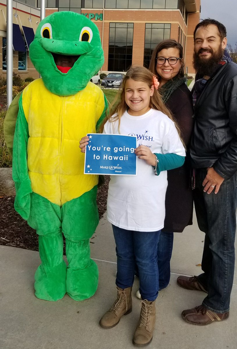 imcutejustaskme's tweet photo. "Thankful for people like you, who inspire us to push on and past the hard because miracles can still happen." -Margaret Memphis' Mom @MakeAWishMO #MakeAWishMo is changing lives. Ask how you can help! πππ swimming with sea turtles π’π’π’ https://t.co/5F9wPvBoXF