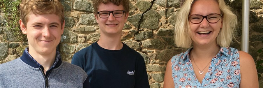digigreenhouse's tweet photo. We are pleased that @FCGgsy will be taking part in the @DD_gsy Internship again this year! Read about their students experiences from last year here. Applications for this year are on our website. #Guernsey #DigiSkillsGsy https://t.co/Yokf9YB4jr https://t.co/VnGXISXrLR