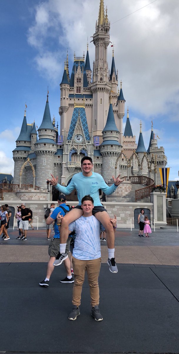 benny_flanagan's tweet photo. Happiest place on earth https://t.co/KYGa0oe40e