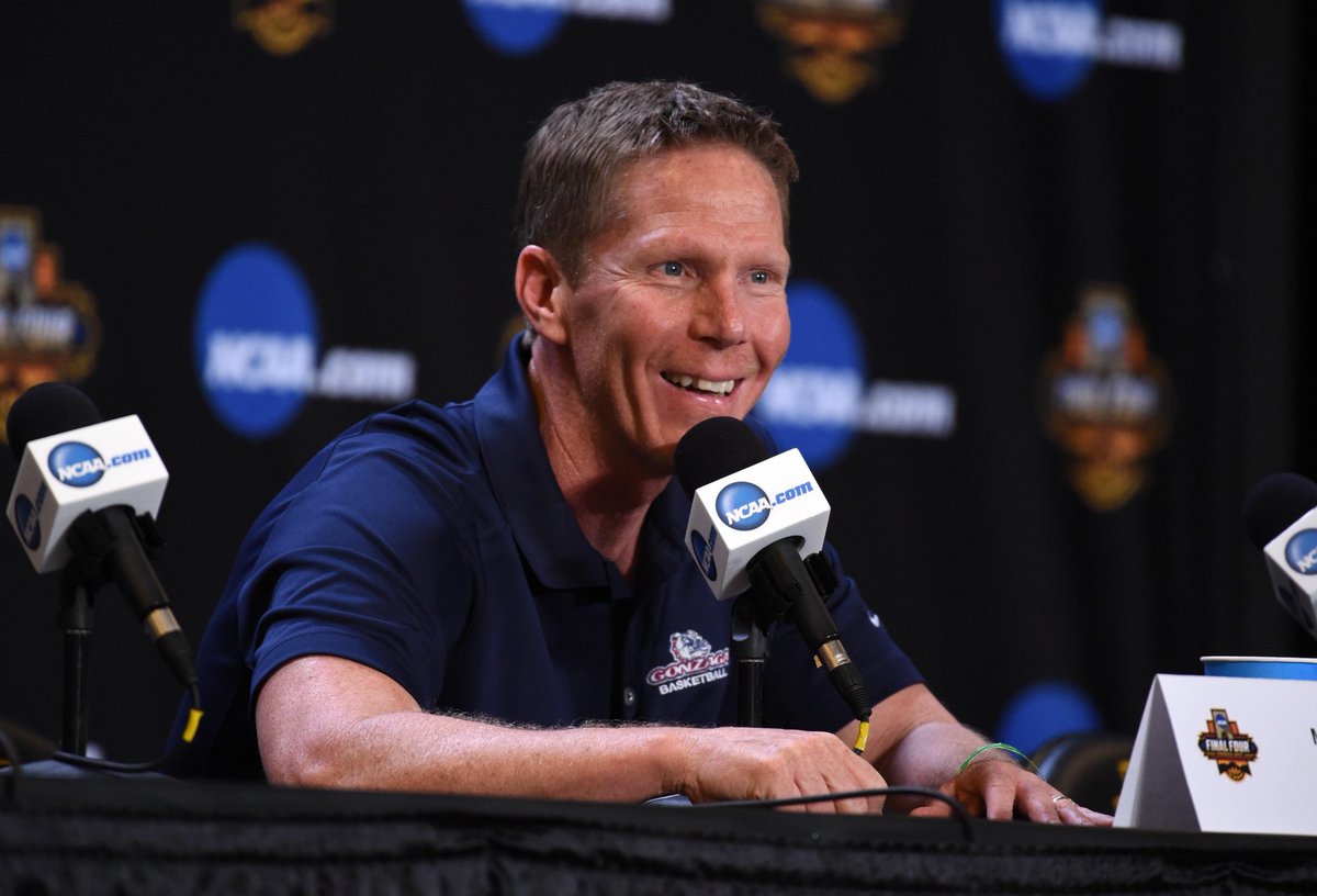 ComCancerFund's tweet photo. Round 3 of the #ESPNCharityChallenge started today, we are excited to have advanced with #CoachMarkFew!
Now your vote means even more for local cancer patients. PLEASE VOTE!
1️⃣ Retweet = 1️⃣ Vote
⬇️Place a 2nd vote here⬇️
https://t.co/vxTGRXP21I
#Timeout2Vote https://t.co/7fxTDMBVLH