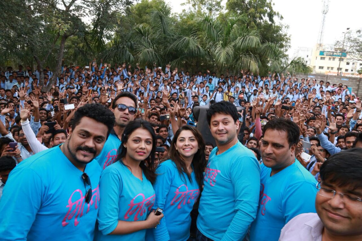 swwapniljoshi's tweet photo. “प्रेम म्हणजे काय!?
जे तू माझ्यावर करत नाहीस ते !!”
#3YearsOfMitwaa 
Thank u FANS! 
@sagar_meenakshi @swapnawj  @meSonalee @PrarthanaBehere @amitraj8191 @moharirnilesh #Nanubhai @ShekharJyoti1 &amp; team @MitwaaTheMovie 
Thank u for the memories!  #SHIVAMSARANG https://t.co/qZPheEG7L3